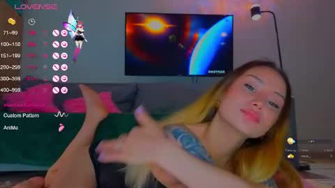 Snapshot of strawberrypie99 chatting on 4, 8, 2026 Tati and Lola online show from 4, 8, 2026