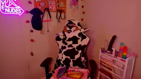 Strwbby online show from 1, 2, 2026