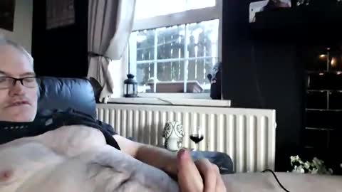 stud_1975 online show from 2, 11, 2025