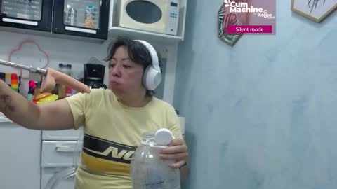 Snapshot of sucker_drool chatting on 29, 4, 2026 Sucky online show from 29, 4, 2026