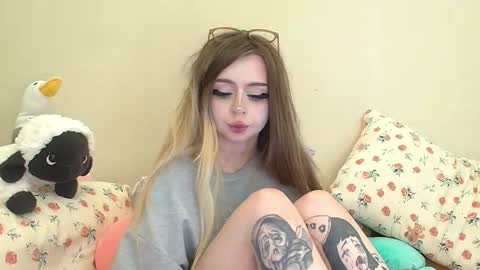 Snapshot of suemeow chatting on 14, 7, 2026 Sue online show from 14, 7, 2026