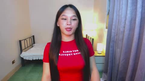 Snapshot of sugar_munch chatting on 4, 3, 2025 Cheska online show from 4, 3, 2025