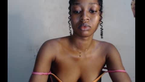 Snapshot of sugarmeltsxx chatting on 6, 10, 2025 Bella online show from 6, 10, 2025