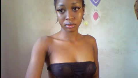 Snapshot of sugarmeltsxx chatting on 12, 10, 2025 Bella online show from 12, 10, 2025