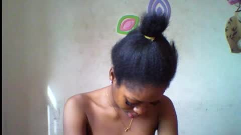 Snapshot of sugarmeltsxx chatting on 15, 10, 2025 Bella online show from 15, 10, 2025