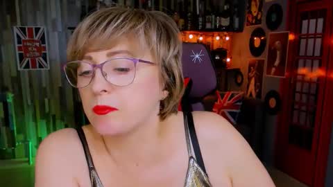 Snapshot of sugarvi chatting on 3, 11, 2025 Vivien online show from 3, 11, 2025