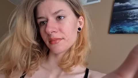 Snapshot of suicunebitch chatting on 24, 11, 2025 Ophelia online show from 24, 11, 2025