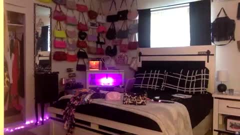 Snapshot of sukkisparkx chatting on 16, 4, 2026 lexie online show from 16, 4, 2026