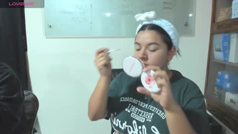 Snapshot of summer_girls01 chatting on 5, 1, 2025 summer_girls01 online show from 5, 1, 2025