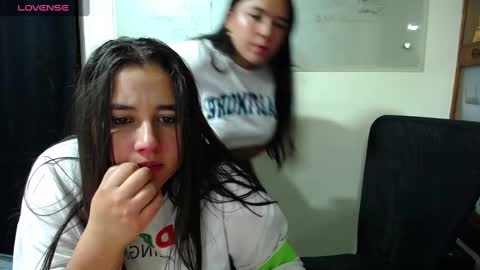 Snapshot of summer_girls01 chatting on 8, 1, 2025 summer_girls01 online show from 8, 1, 2025