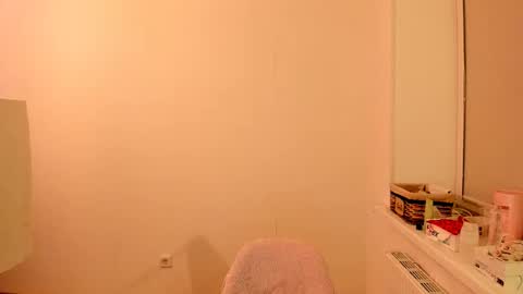 Summer Preston online show from 7, 2, 2025