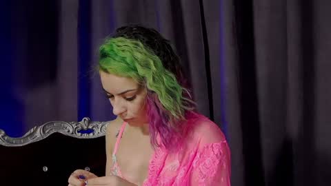 Snapshot of summer_quinn_ chatting on 7, 1, 2025 Deea online show from 7, 1, 2025