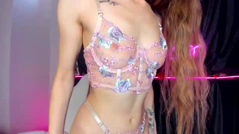 Snapshot of sunbeam181 chatting on 10, 10, 2025 Elen online show from 10, 10, 2025