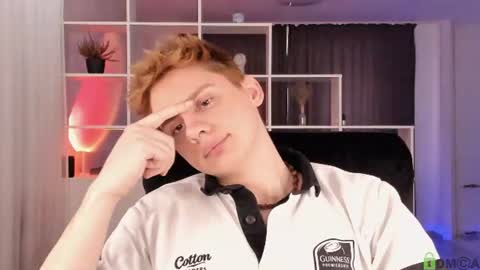 Snapshot of sunburn_boy chatting on 5, 7, 2026 Emilio online show from 5, 7, 2026