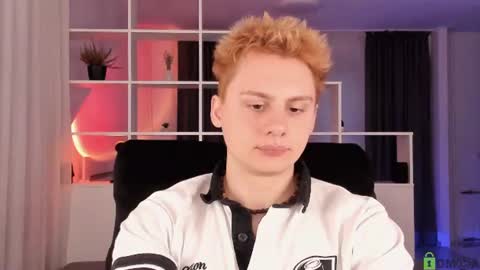 Snapshot of sunburn_boy chatting on 18, 7, 2026 Emilio online show from 18, 7, 2026