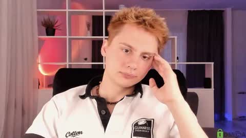 Snapshot of sunburn_boy chatting on 30, 7, 2026 Emilio online show from 30, 7, 2026