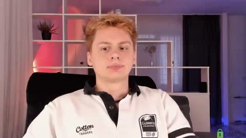 Snapshot of sunburn_boy chatting on 5, 8, 2026 Emilio online show from 5, 8, 2026