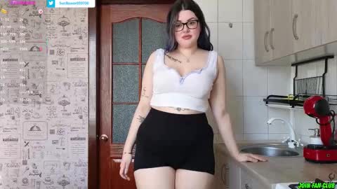 Tina. Im topless model  online show from 18, 2, 2025