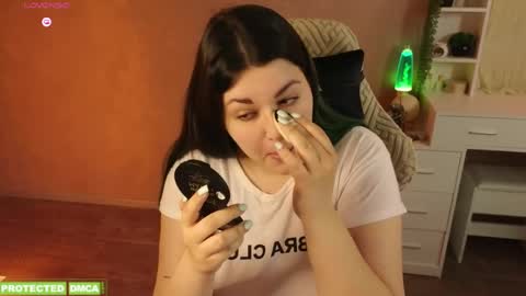 Tina. Im topless model  online show from 13, 5, 2026