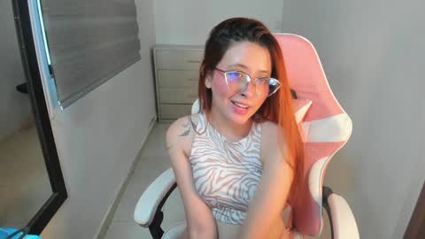 Snapshot of sunn_ray chatting on 19, 1, 2025 IG zsun ray0 online show from 19, 1, 2025