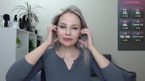 Snapshot of sunny_bunny6 chatting on 3, 1, 2025 Naomi online show from 3, 1, 2025