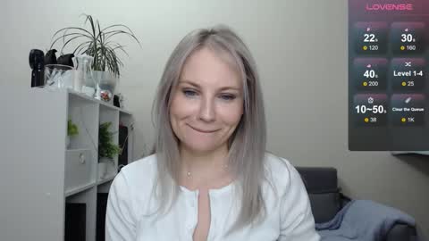 Snapshot of sunny_bunny6 chatting on 8, 1, 2025 Naomi online show from 8, 1, 2025