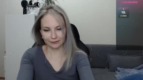 Snapshot of sunny_bunny6 chatting on 9, 1, 2025 Naomi online show from 9, 1, 2025