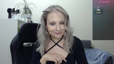 Snapshot of sunny_bunny6 chatting on 11, 1, 2025 Naomi online show from 11, 1, 2025