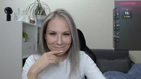 Snapshot of sunny_bunny6 chatting on 20, 1, 2025 Naomi online show from 20, 1, 2025