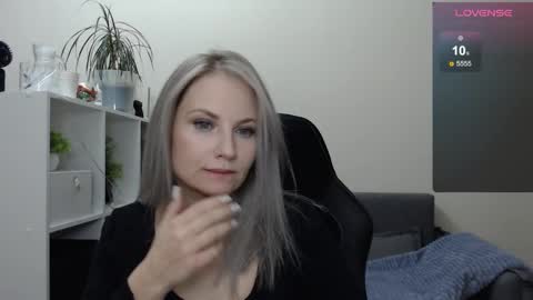 Snapshot of sunny_bunny6 chatting on 20, 1, 2025 Naomi online show from 20, 1, 2025