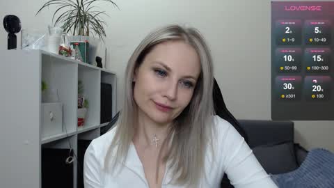 Snapshot of sunny_bunny6 chatting on 27, 1, 2025 Naomi online show from 27, 1, 2025