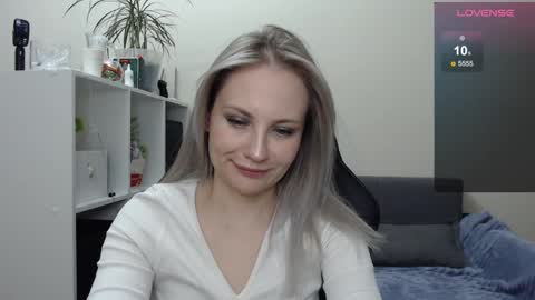 Snapshot of sunny_bunny6 chatting on 1, 2, 2025 Naomi online show from 1, 2, 2025