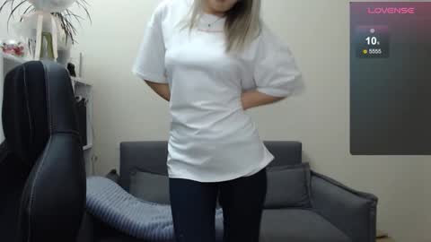 Snapshot of sunny_bunny6 chatting on 18, 2, 2025 Naomi online show from 18, 2, 2025