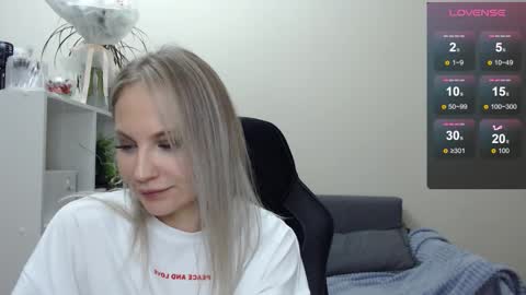 Snapshot of sunny_bunny6 chatting on 18, 2, 2025 Naomi online show from 18, 2, 2025