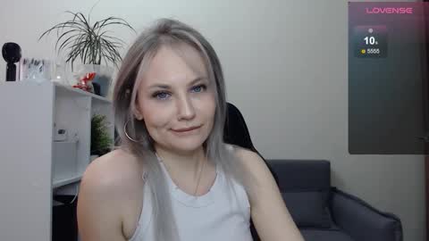 Snapshot of sunny_bunny6 chatting on 5, 3, 2025 Naomi online show from 5, 3, 2025