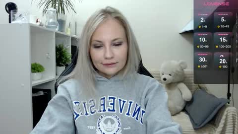 Snapshot of sunny_bunny6 chatting on 11, 9, 2025 Naomi online show from 11, 9, 2025