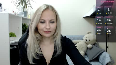 Snapshot of sunny_bunny6 chatting on 24, 9, 2025 Naomi online show from 24, 9, 2025