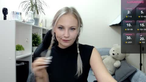 Snapshot of sunny_bunny6 chatting on 26, 9, 2025 Naomi online show from 26, 9, 2025