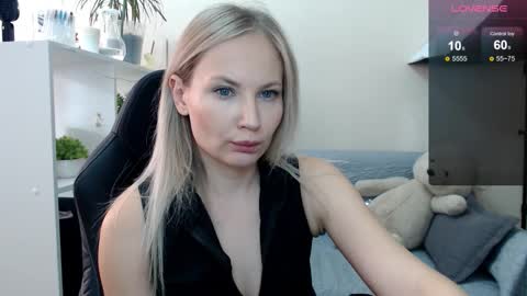 Snapshot of sunny_bunny6 chatting on 7, 10, 2025 Naomi online show from 7, 10, 2025