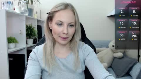 Snapshot of sunny_bunny6 chatting on 8, 10, 2025 Naomi online show from 8, 10, 2025