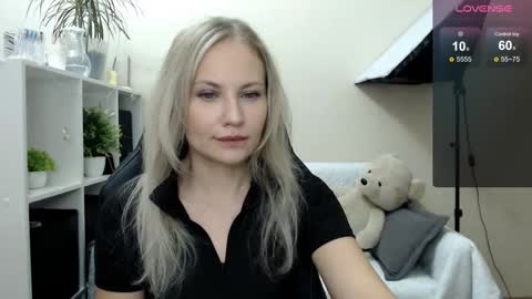 Snapshot of sunny_bunny6 chatting on 15, 10, 2025 Naomi online show from 15, 10, 2025