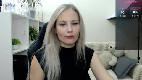 Snapshot of sunny_bunny6 chatting on 22, 10, 2025 Naomi online show from 22, 10, 2025