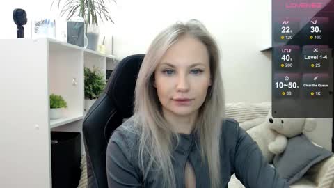 Snapshot of sunny_bunny6 chatting on 27, 10, 2025 Naomi online show from 27, 10, 2025