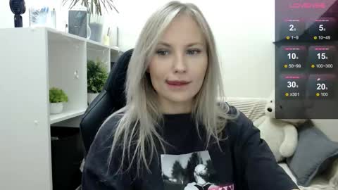 Snapshot of sunny_bunny6 chatting on 28, 10, 2025 Naomi online show from 28, 10, 2025