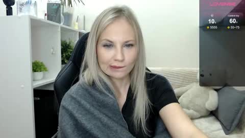 Snapshot of sunny_bunny6 chatting on 29, 10, 2025 Naomi online show from 29, 10, 2025