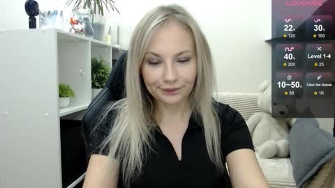 Snapshot of sunny_bunny6 chatting on 3, 11, 2025 Naomi online show from 3, 11, 2025