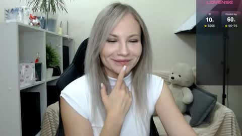 Snapshot of sunny_bunny6 chatting on 10, 11, 2025 Naomi online show from 10, 11, 2025