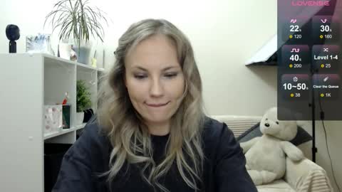 Snapshot of sunny_bunny6 chatting on 26, 11, 2025 Naomi online show from 26, 11, 2025