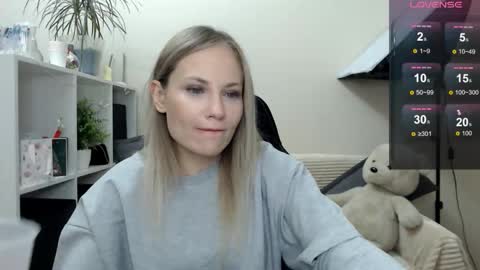 Snapshot of sunny_bunny6 chatting on 28, 11, 2025 Naomi online show from 28, 11, 2025