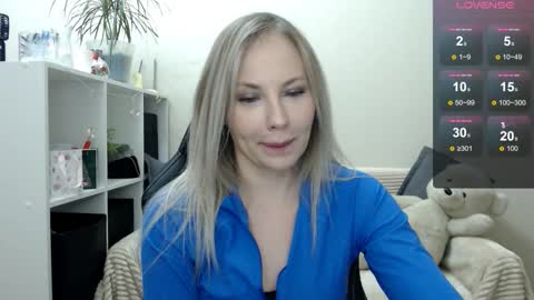 Snapshot of sunny_bunny6 chatting on 2, 12, 2025 Naomi online show from 2, 12, 2025